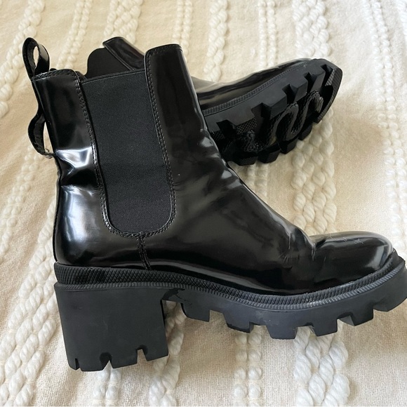 Gucci Leather Black Ankle Boot- Size 38 (Women’s 7-7.5) - Picture 1 of 16